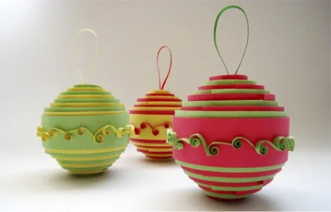 colorful-rolled-paper-ornaments