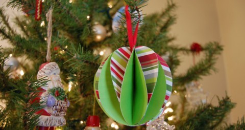 DIY Paper Ornaments: 10 Christmas Ornaments Made From Scrapbook Paper ...